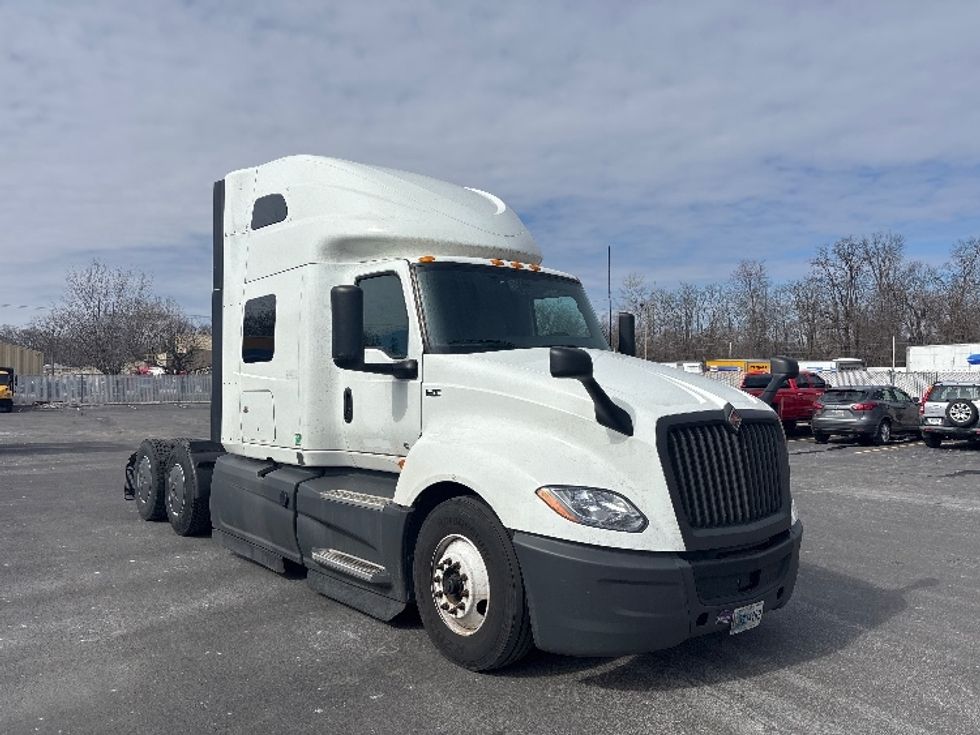 Sleeper Tractor-Heavy Duty Tractors-International-2023-LT625-Indianapolis-IN-665,530\n\t\tmiles-$ 39,500 - Image 1