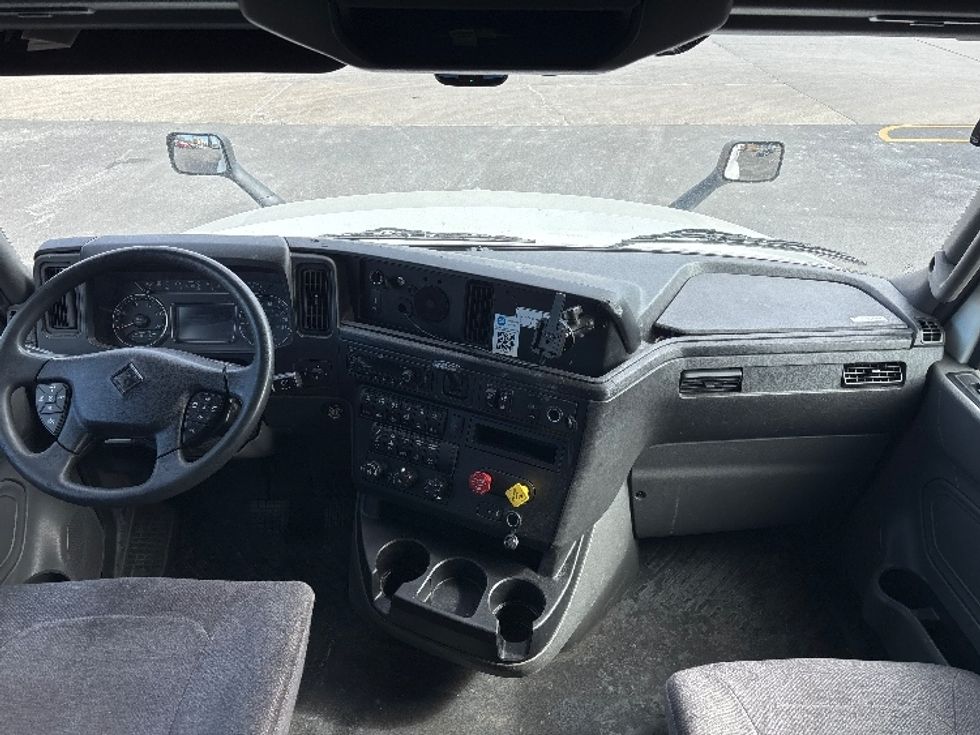 Sleeper Tractor-Heavy Duty Tractors-International-2023-LT625-Indianapolis-IN-665,530\n\t\tmiles-$ 39,500 - Image 12