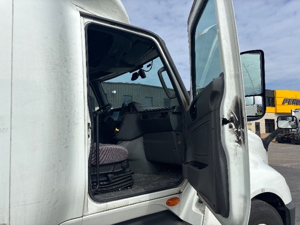 Sleeper Tractor-Heavy Duty Tractors-International-2023-LT625-Indianapolis-IN-665,530\n\t\tmiles-$ 39,500 - Image 13