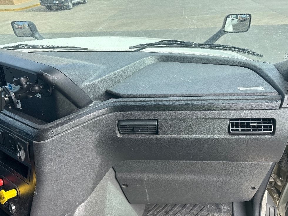 Sleeper Tractor-Heavy Duty Tractors-International-2023-LT625-Indianapolis-IN-665,530\n\t\tmiles-$ 39,500 - Image 14