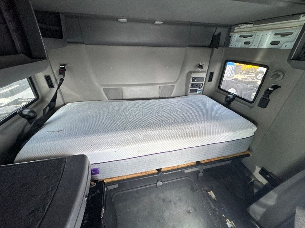 Sleeper Tractor-Heavy Duty Tractors-International-2023-LT625-Indianapolis-IN-665,530\n\t\tmiles-$ 39,500 - Image 17