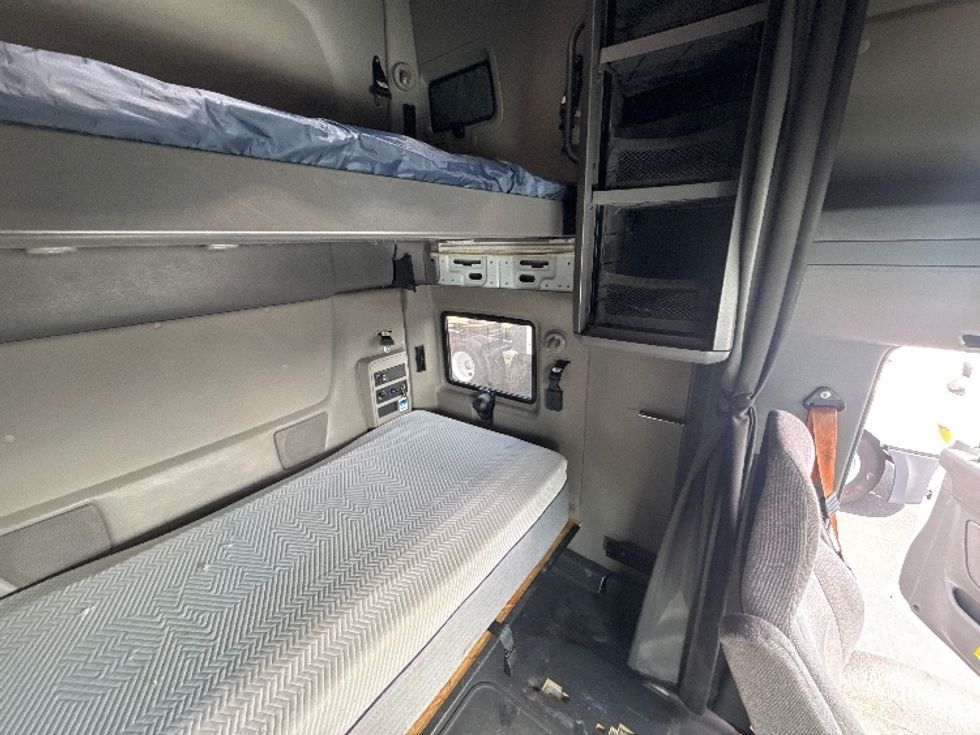 Sleeper Tractor-Heavy Duty Tractors-International-2023-LT625-Indianapolis-IN-665,530\n\t\tmiles-$ 39,500 - Image 18