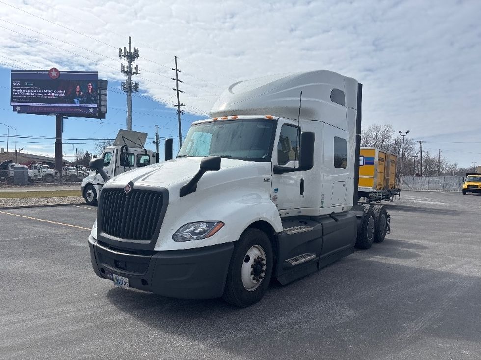 Sleeper Tractor-Heavy Duty Tractors-International-2023-LT625-Indianapolis-IN-665,530\n\t\tmiles-$ 39,500 - Image 3