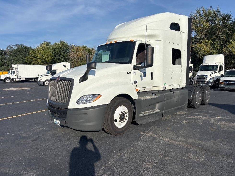 Sleeper Tractor-Heavy Duty Tractors-International-2023-LT625-Indianapolis-IN-686,463\n\t\tmiles-$ 48,250 - Image 3