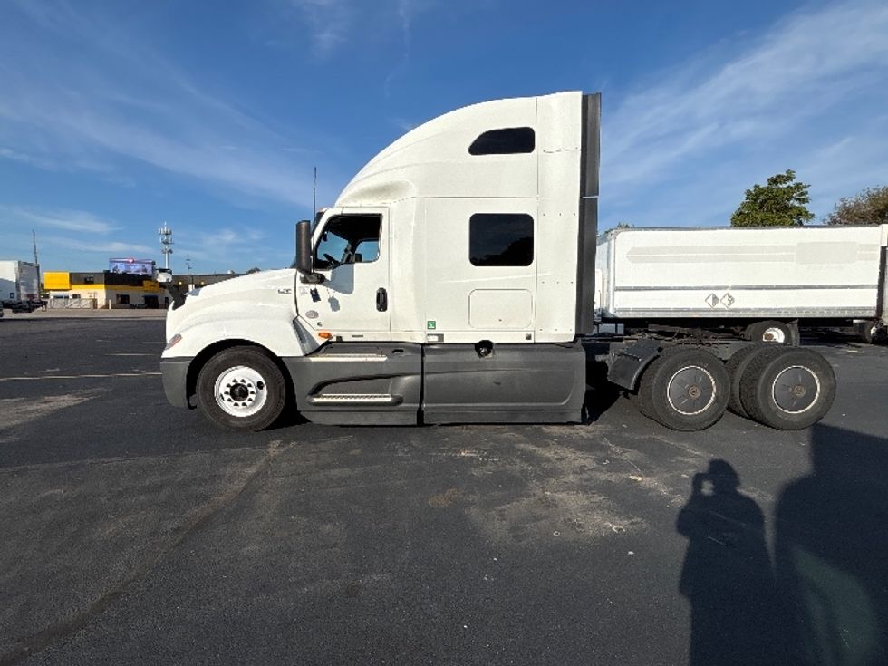 Sleeper Tractor-Heavy Duty Tractors-International-2023-LT625-Indianapolis-IN-686,463\n\t\tmiles-$ 48,250 - Image 4