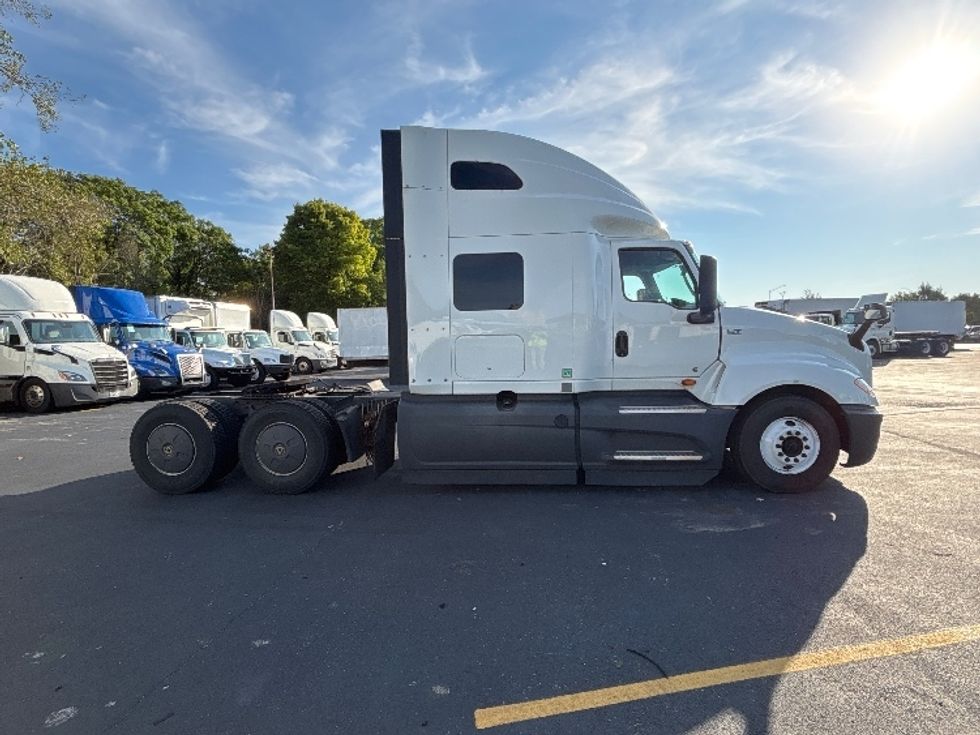 Sleeper Tractor-Heavy Duty Tractors-International-2023-LT625-Indianapolis-IN-686,463\n\t\tmiles-$ 48,250 - Image 8