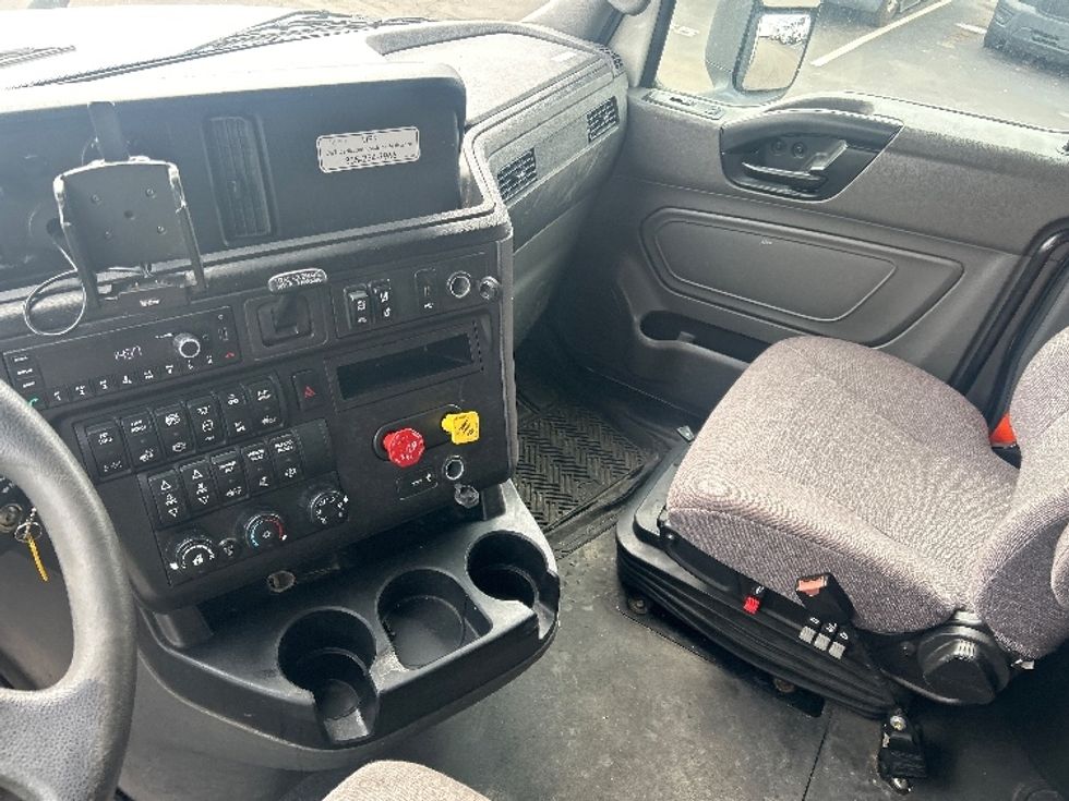 Sleeper Tractor-Heavy Duty Tractors-International-2023-LT625-Indianapolis-IN-707,345\n\t\tmiles-$ 35,500 - Image 12