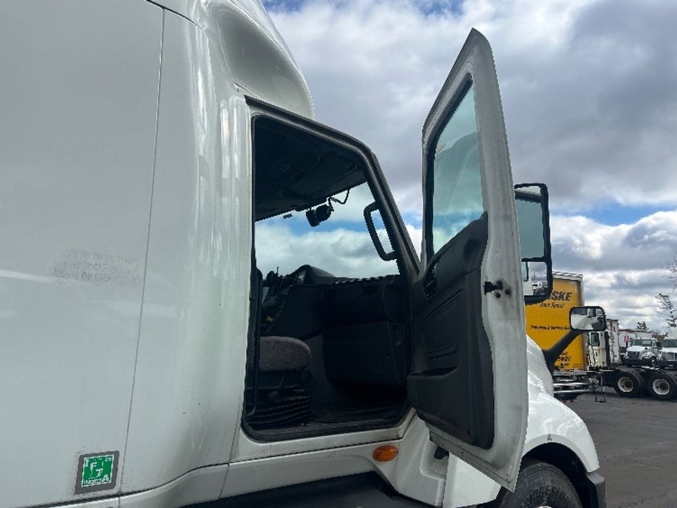 Sleeper Tractor-Heavy Duty Tractors-International-2023-LT625-Indianapolis-IN-707,345\n\t\tmiles-$ 35,500 - Image 13