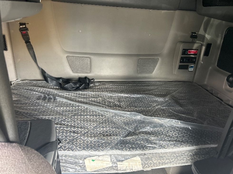 Sleeper Tractor-Heavy Duty Tractors-International-2023-LT625-Indianapolis-IN-707,345\n\t\tmiles-$ 35,500 - Image 16