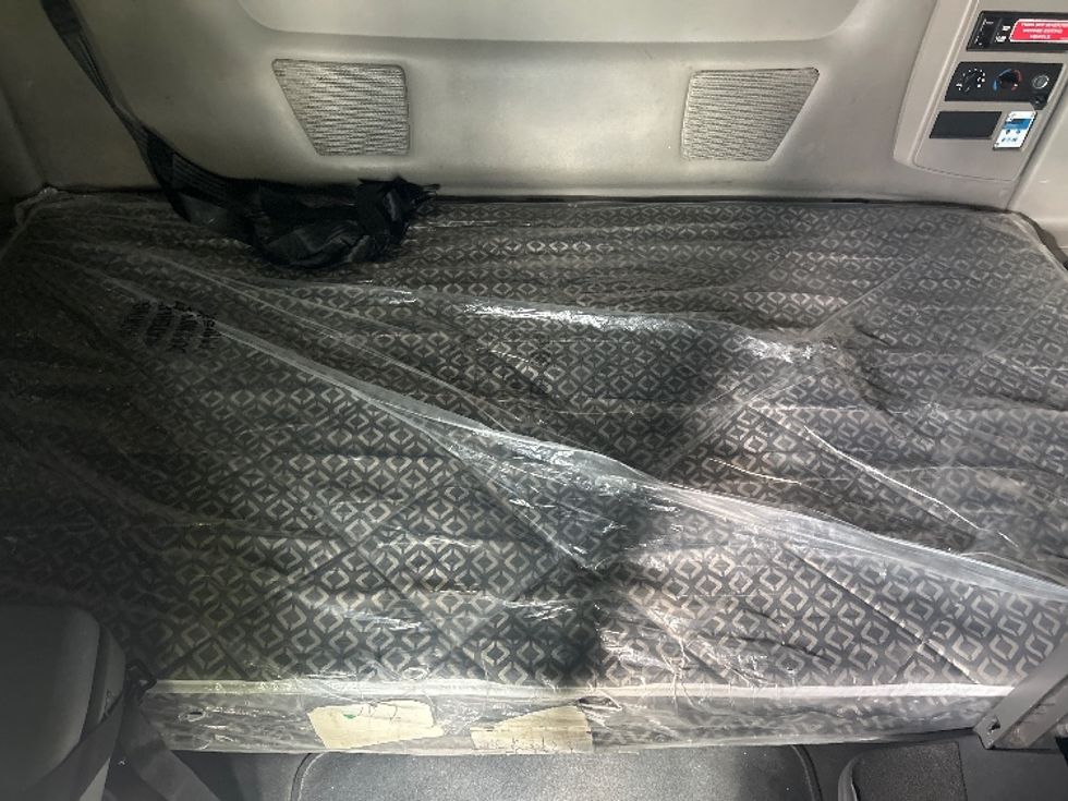 Sleeper Tractor-Heavy Duty Tractors-International-2023-LT625-Indianapolis-IN-707,345\n\t\tmiles-$ 35,500 - Image 17