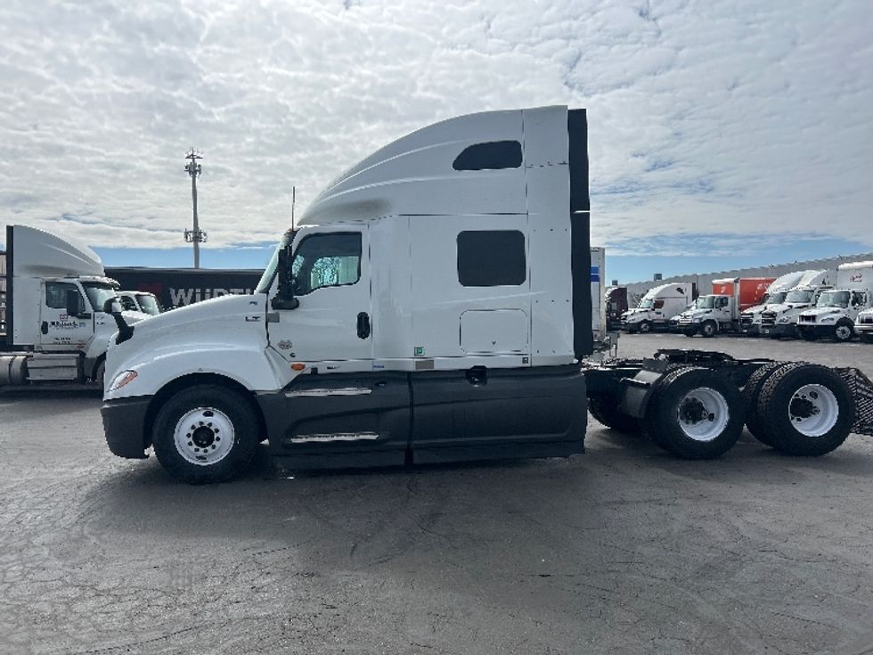 Sleeper Tractor-Heavy Duty Tractors-International-2023-LT625-Indianapolis-IN-707,345\n\t\tmiles-$ 35,500 - Image 4