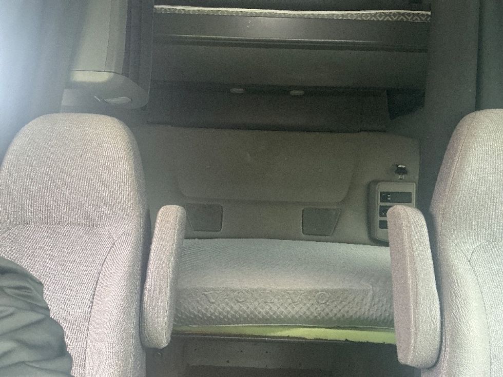 Sleeper Tractor-Heavy Duty Tractors-International-2023-LT625-Jacksonville-FL-533,529\n\t\tmiles-$ 51,500 - Image 16