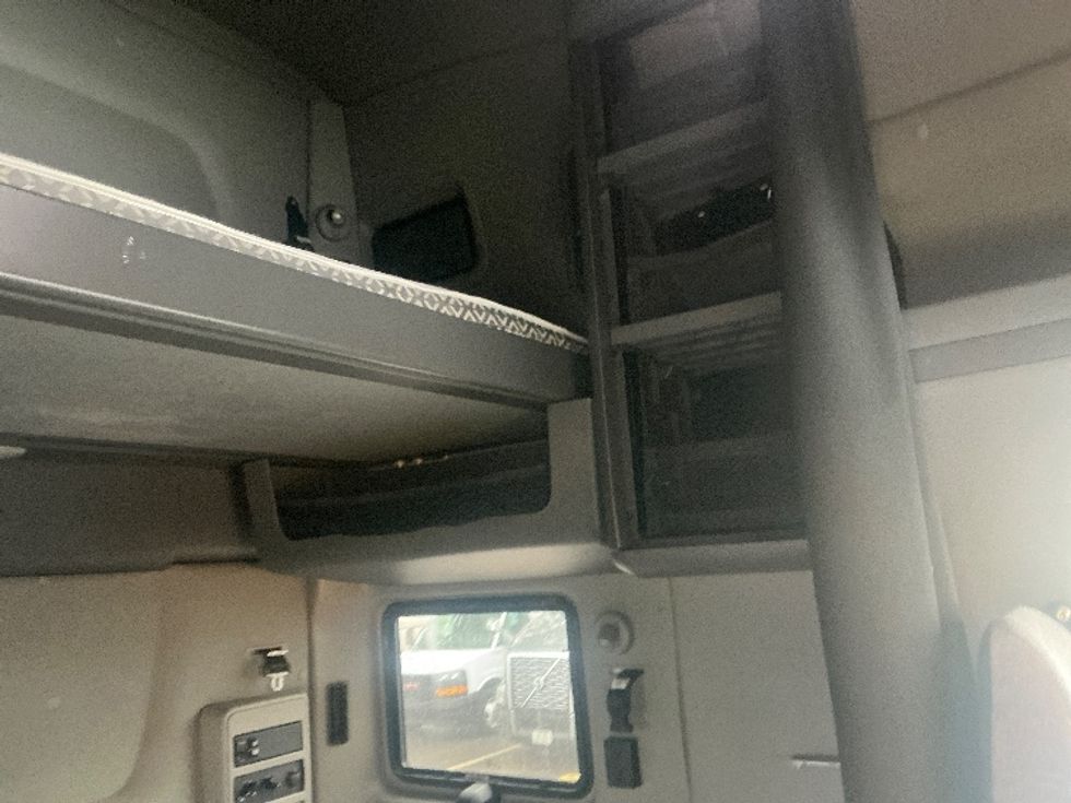 Sleeper Tractor-Heavy Duty Tractors-International-2023-LT625-Jacksonville-FL-533,529\n\t\tmiles-$ 51,500 - Image 18