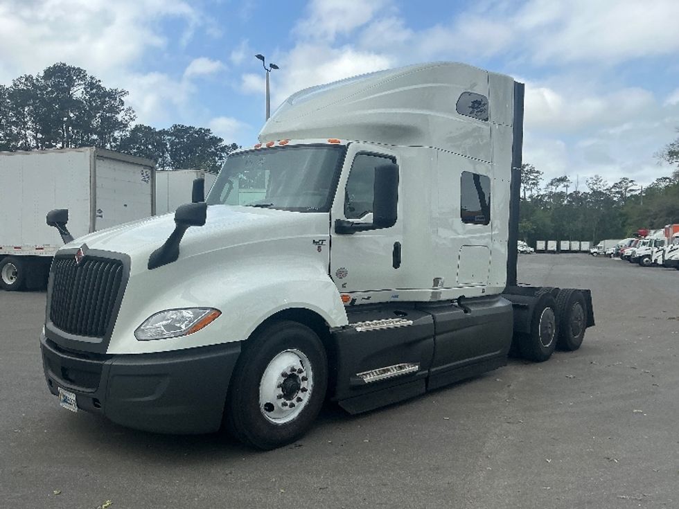 Sleeper Tractor-Heavy Duty Tractors-International-2023-LT625-Jacksonville-FL-533,529\n\t\tmiles-$ 51,500 - Image 3