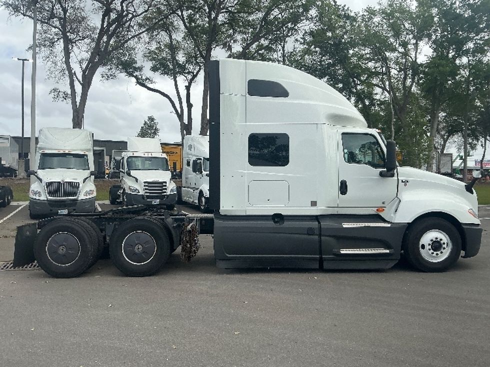 Sleeper Tractor-Heavy Duty Tractors-International-2023-LT625-Jacksonville-FL-533,529\n\t\tmiles-$ 51,500 - Image 8