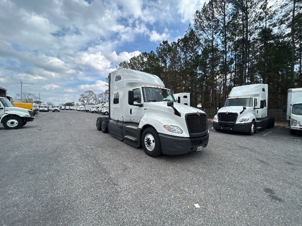 Sleeper Tractor-Heavy Duty Tractors-International-2023-LT625-Jacksonville-FL-606,831\n\t\tmiles-$ 45,750 - Image 1