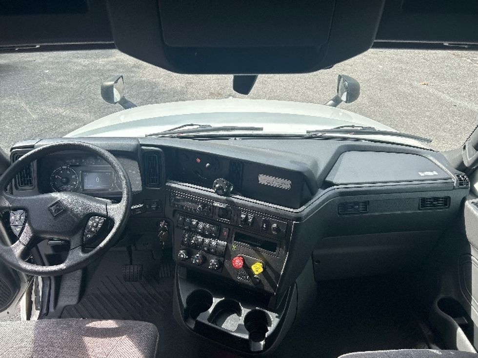 Sleeper Tractor-Heavy Duty Tractors-International-2023-LT625-Jacksonville-FL-606,831\n\t\tmiles-$ 45,750 - Image 12