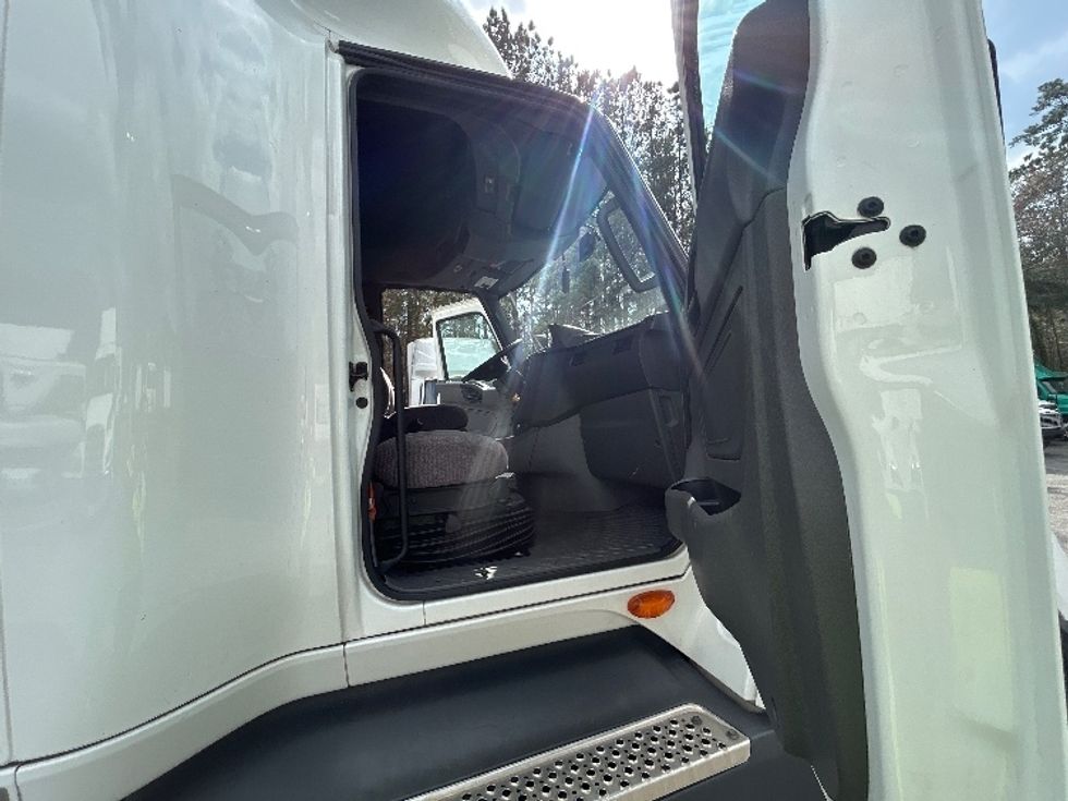 Sleeper Tractor-Heavy Duty Tractors-International-2023-LT625-Jacksonville-FL-606,831\n\t\tmiles-$ 45,750 - Image 13