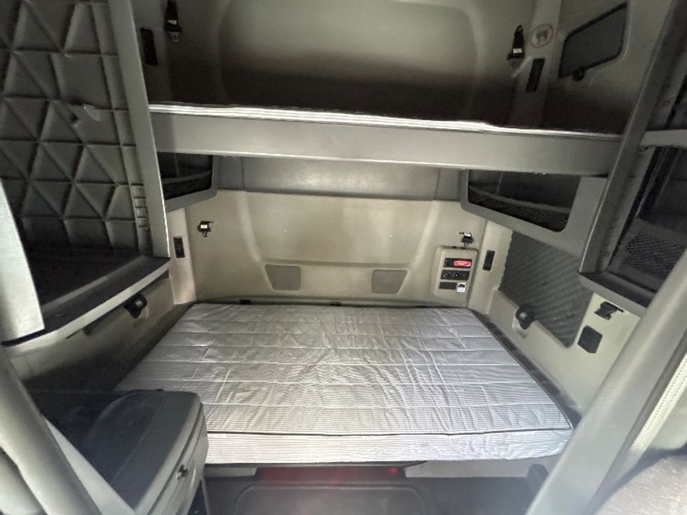 Sleeper Tractor-Heavy Duty Tractors-International-2023-LT625-Jacksonville-FL-606,831\n\t\tmiles-$ 45,750 - Image 16