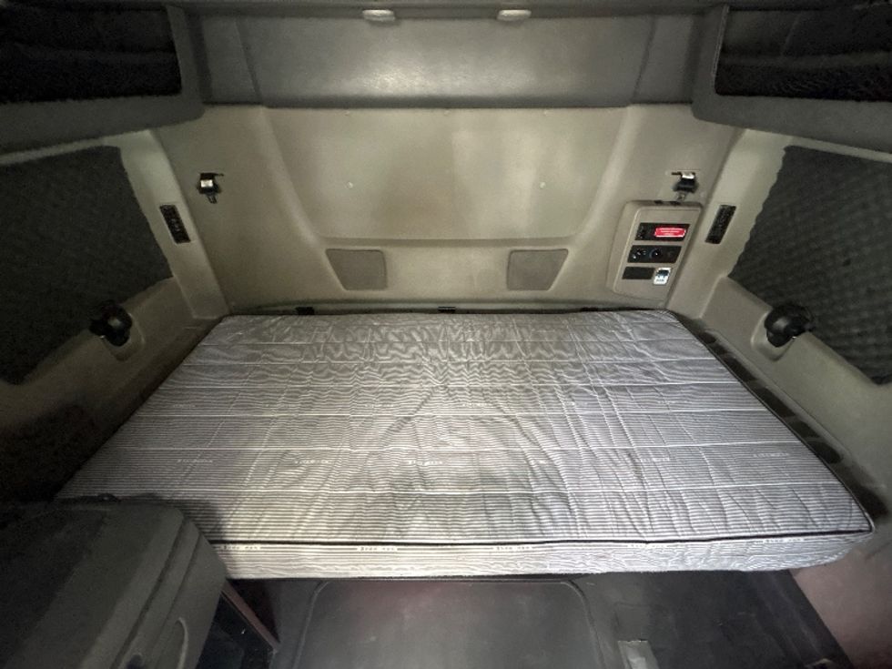 Sleeper Tractor-Heavy Duty Tractors-International-2023-LT625-Jacksonville-FL-606,831\n\t\tmiles-$ 45,750 - Image 17