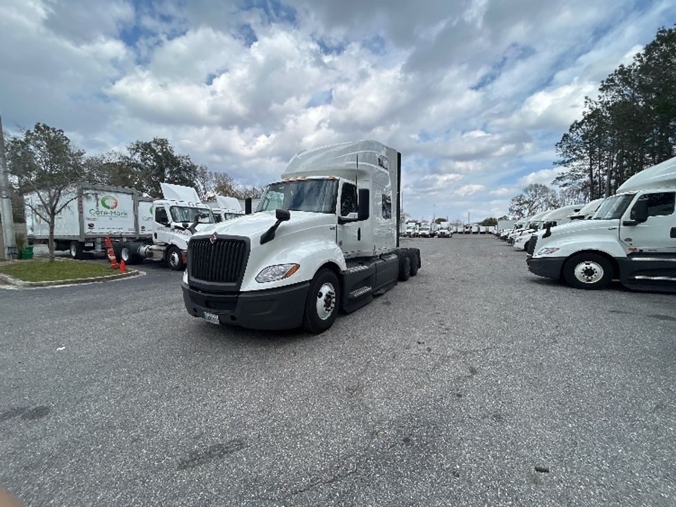 Sleeper Tractor-Heavy Duty Tractors-International-2023-LT625-Jacksonville-FL-606,831\n\t\tmiles-$ 45,750 - Image 3