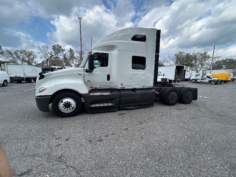 Sleeper Tractor-Heavy Duty Tractors-International-2023-LT625-Jacksonville-FL-606,831\n\t\tmiles-$ 45,750 - Image 4