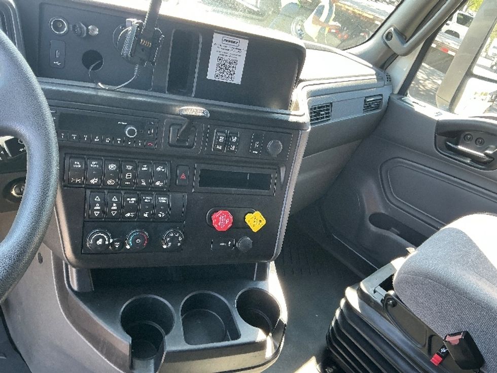 Sleeper Tractor-Heavy Duty Tractors-International-2023-LT625-Jacksonville-FL-613,805\n\t\tmiles-$ 45,250 - Image 12