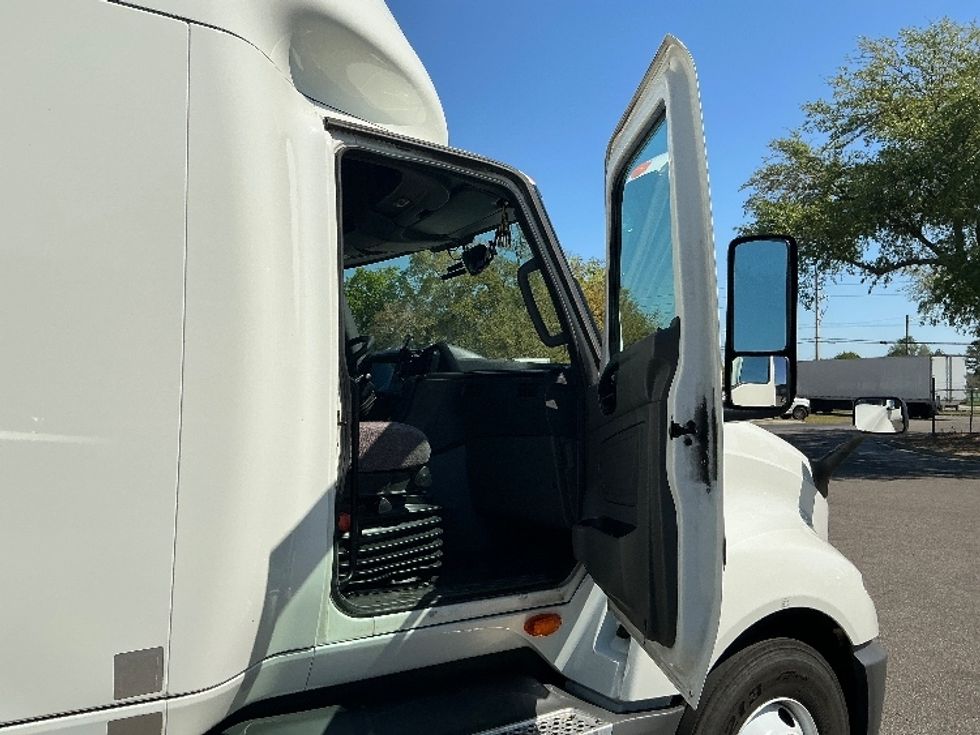 Sleeper Tractor-Heavy Duty Tractors-International-2023-LT625-Jacksonville-FL-613,805\n\t\tmiles-$ 45,250 - Image 13