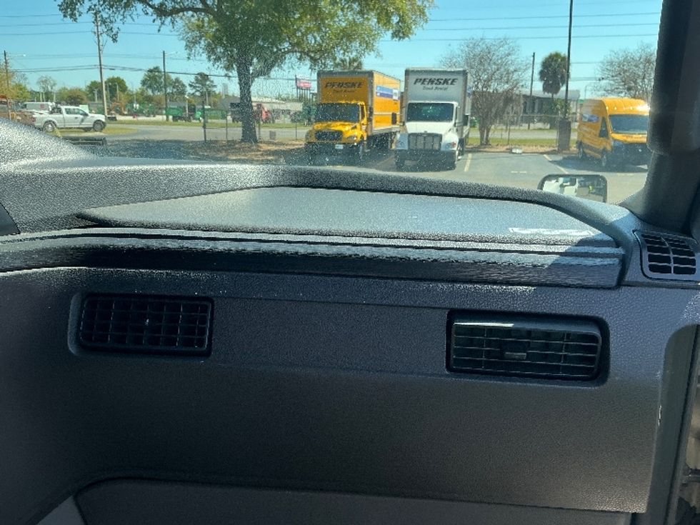 Sleeper Tractor-Heavy Duty Tractors-International-2023-LT625-Jacksonville-FL-613,805\n\t\tmiles-$ 45,250 - Image 14