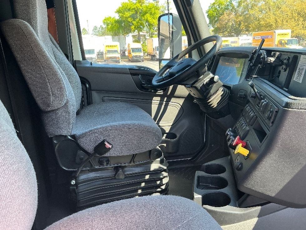 Sleeper Tractor-Heavy Duty Tractors-International-2023-LT625-Jacksonville-FL-613,805\n\t\tmiles-$ 45,250 - Image 15