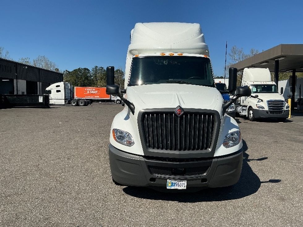 Sleeper Tractor-Heavy Duty Tractors-International-2023-LT625-Jacksonville-FL-613,805\n\t\tmiles-$ 45,250 - Image 2