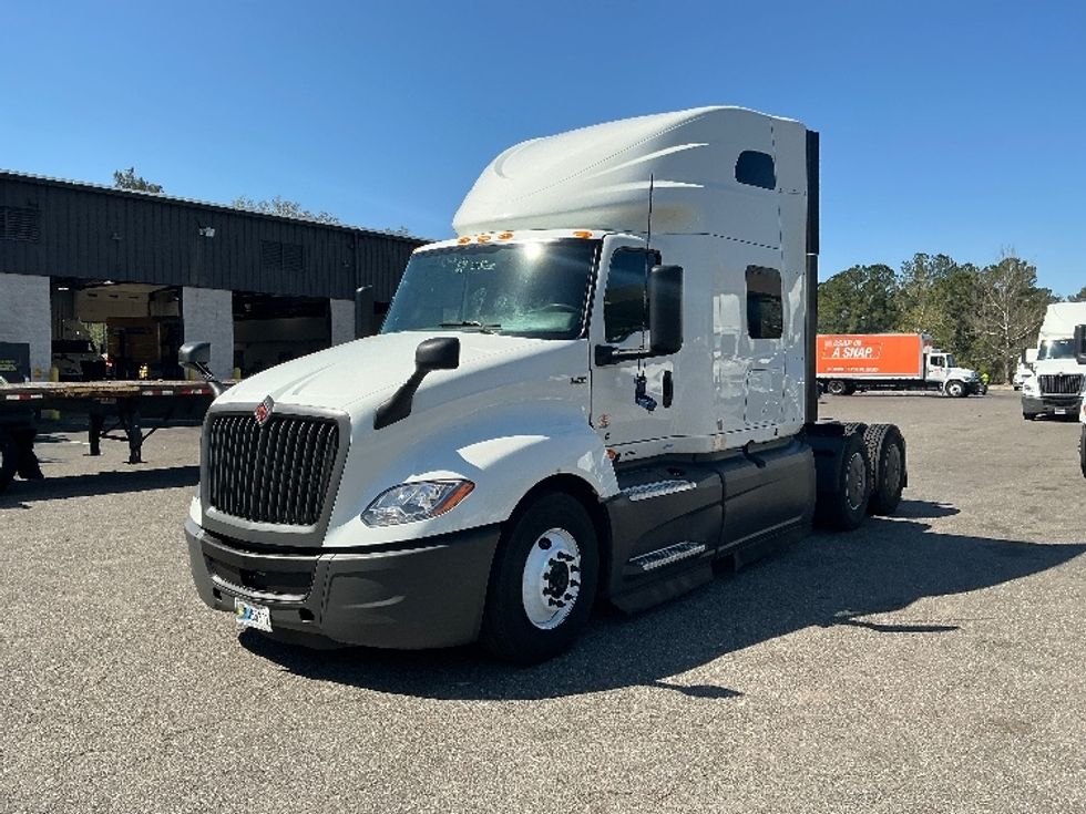 Sleeper Tractor-Heavy Duty Tractors-International-2023-LT625-Jacksonville-FL-613,805\n\t\tmiles-$ 45,250 - Image 3