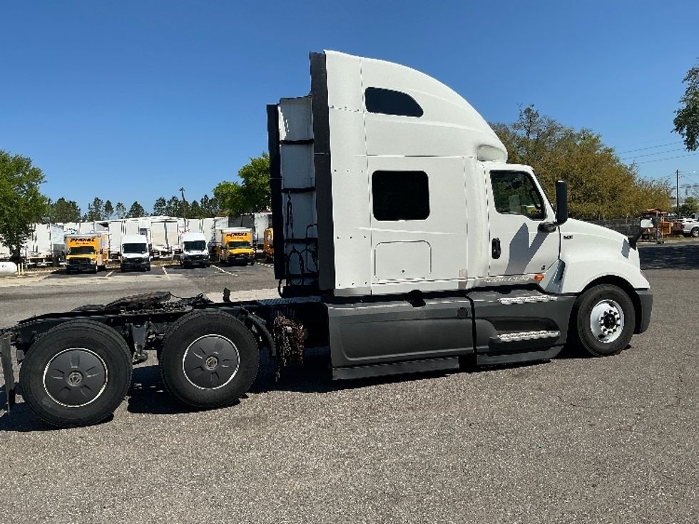Sleeper Tractor-Heavy Duty Tractors-International-2023-LT625-Jacksonville-FL-613,805\n\t\tmiles-$ 45,250 - Image 8