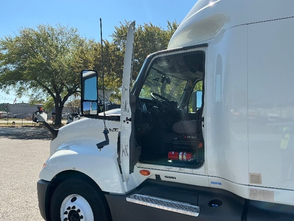 Sleeper Tractor-Heavy Duty Tractors-International-2023-LT625-Jacksonville-FL-613,805\n\t\tmiles-$ 45,250 - Image 9