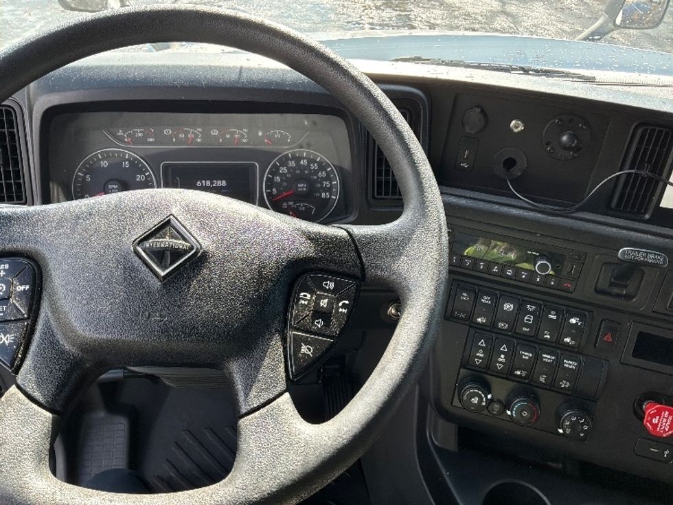 Sleeper Tractor-Heavy Duty Tractors-International-2023-LT625-Jacksonville-FL-618,289\n\t\tmiles-$ 44,750 - Image 11