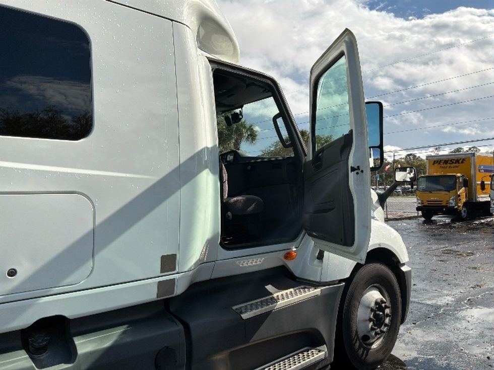 Sleeper Tractor-Heavy Duty Tractors-International-2023-LT625-Jacksonville-FL-618,289\n\t\tmiles-$ 44,750 - Image 13