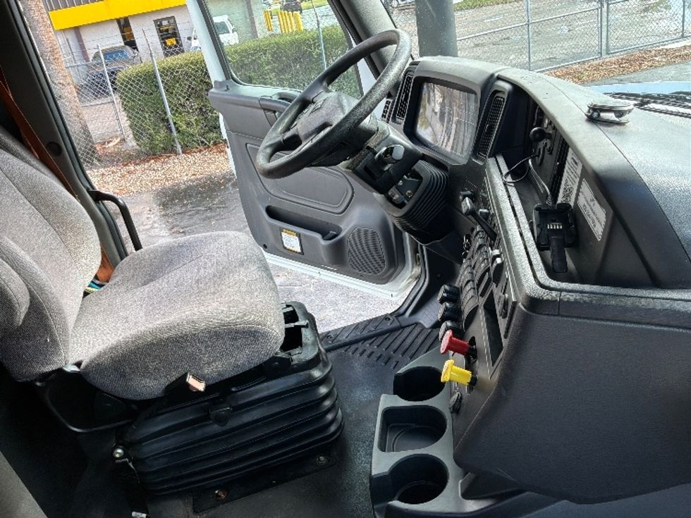 Sleeper Tractor-Heavy Duty Tractors-International-2023-LT625-Jacksonville-FL-618,289\n\t\tmiles-$ 44,750 - Image 15