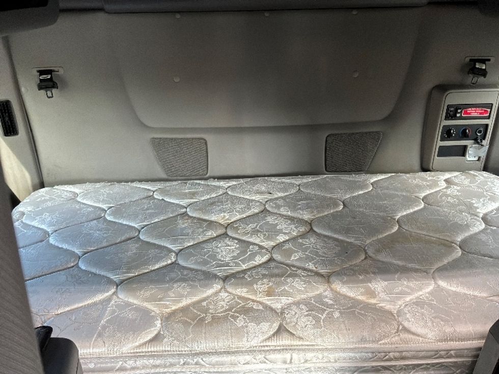 Sleeper Tractor-Heavy Duty Tractors-International-2023-LT625-Jacksonville-FL-618,289\n\t\tmiles-$ 44,750 - Image 16