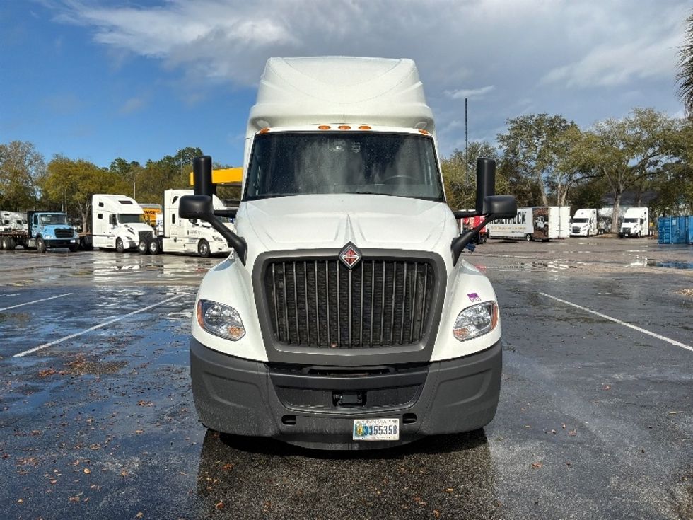 Sleeper Tractor-Heavy Duty Tractors-International-2023-LT625-Jacksonville-FL-618,289\n\t\tmiles-$ 44,750 - Image 2