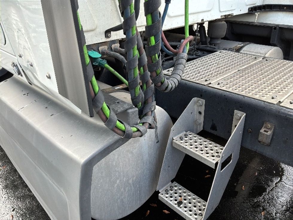 Sleeper Tractor-Heavy Duty Tractors-International-2023-LT625-Jacksonville-FL-618,289\n\t\tmiles-$ 44,750 - Image 26