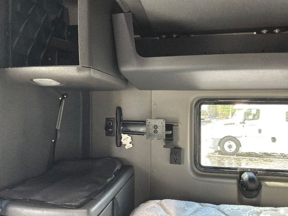 Sleeper Tractor-Heavy Duty Tractors-International-2023-LT625-Jacksonville-FL-618,289\n\t\tmiles-$ 44,750 - Image 27