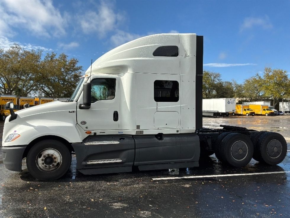 Sleeper Tractor-Heavy Duty Tractors-International-2023-LT625-Jacksonville-FL-618,289\n\t\tmiles-$ 44,750 - Image 4