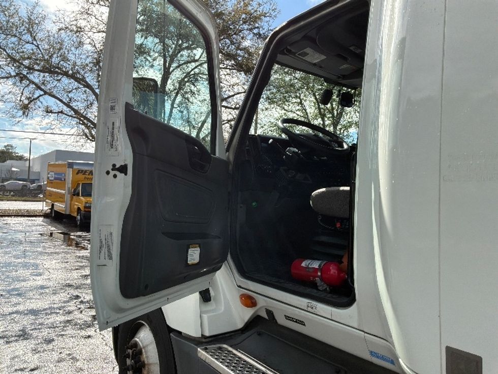 Sleeper Tractor-Heavy Duty Tractors-International-2023-LT625-Jacksonville-FL-618,289\n\t\tmiles-$ 44,750 - Image 9