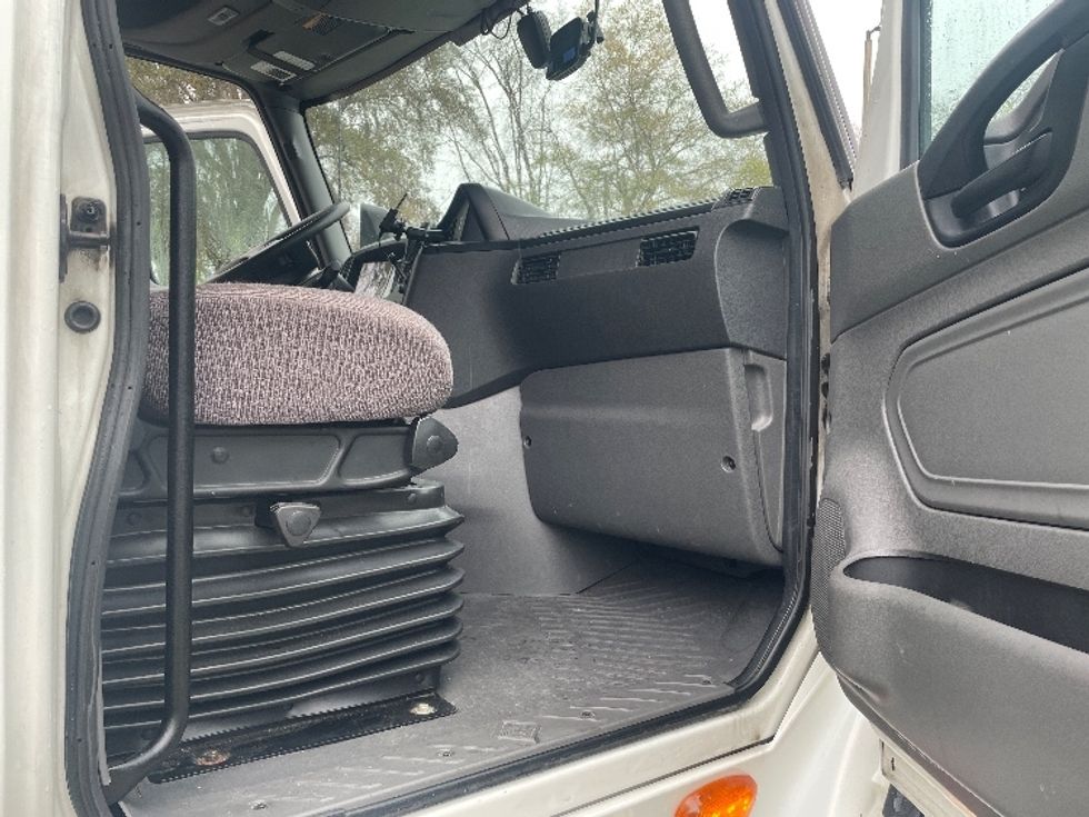 Sleeper Tractor-Heavy Duty Tractors-International-2023-LT625-Jacksonville-FL-624,832\n\t\tmiles-$ 44,000 - Image 13