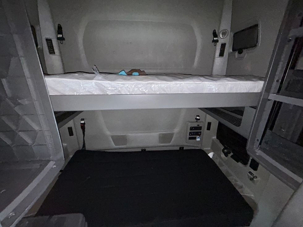 Sleeper Tractor-Heavy Duty Tractors-International-2023-LT625-Jacksonville-FL-624,832\n\t\tmiles-$ 44,000 - Image 16