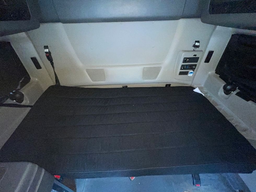 Sleeper Tractor-Heavy Duty Tractors-International-2023-LT625-Jacksonville-FL-624,832\n\t\tmiles-$ 44,000 - Image 17