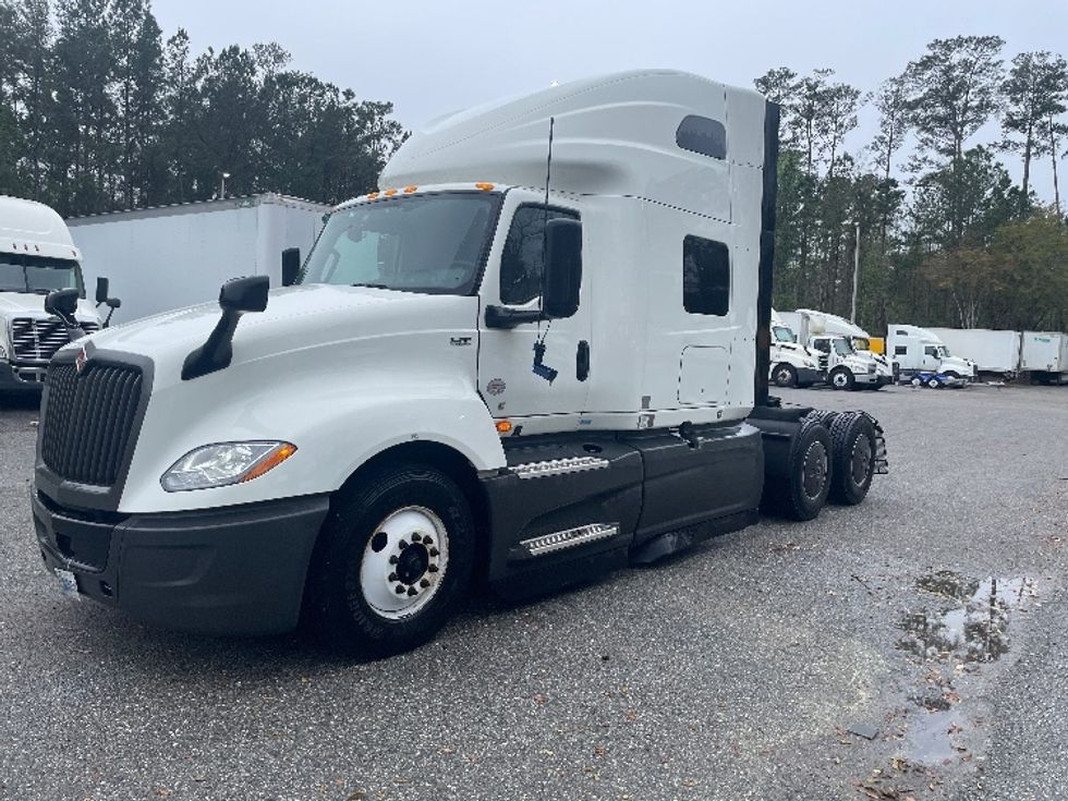 Sleeper Tractor-Heavy Duty Tractors-International-2023-LT625-Jacksonville-FL-624,832\n\t\tmiles-$ 44,000 - Image 3