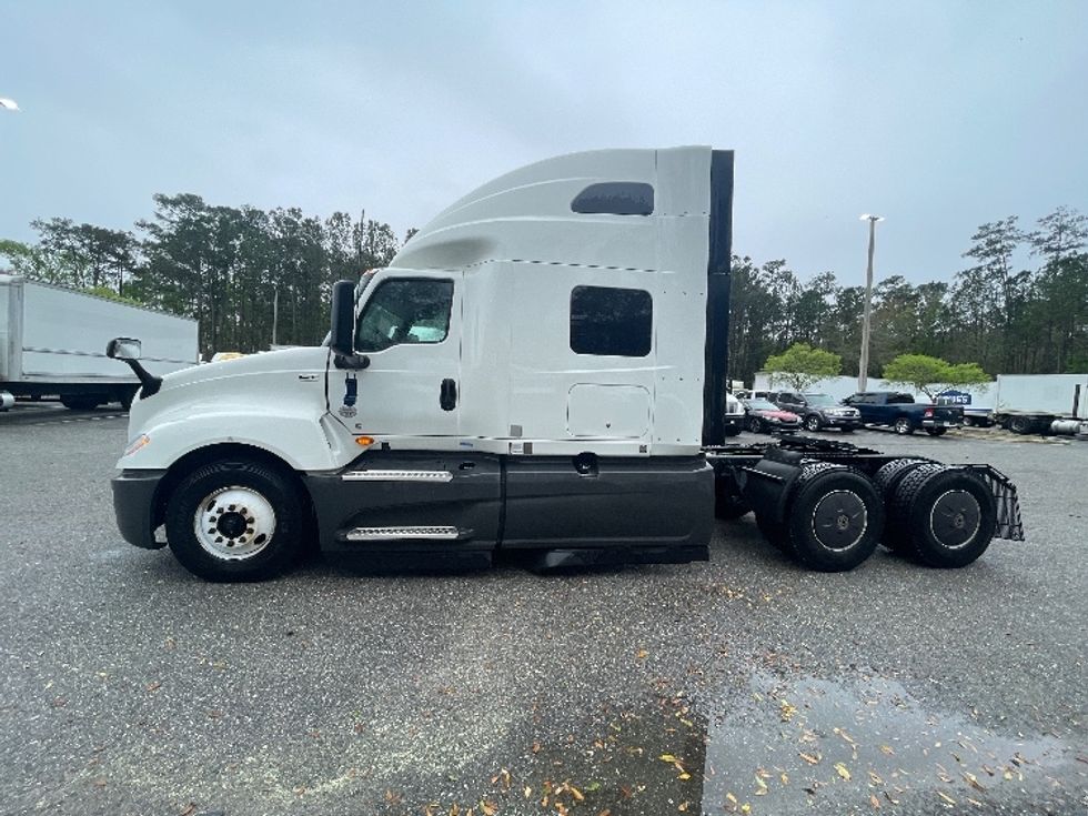 Sleeper Tractor-Heavy Duty Tractors-International-2023-LT625-Jacksonville-FL-624,832\n\t\tmiles-$ 44,000 - Image 4