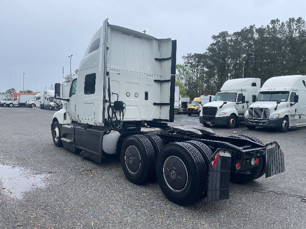 Sleeper Tractor-Heavy Duty Tractors-International-2023-LT625-Jacksonville-FL-624,832\n\t\tmiles-$ 44,000 - Image 5