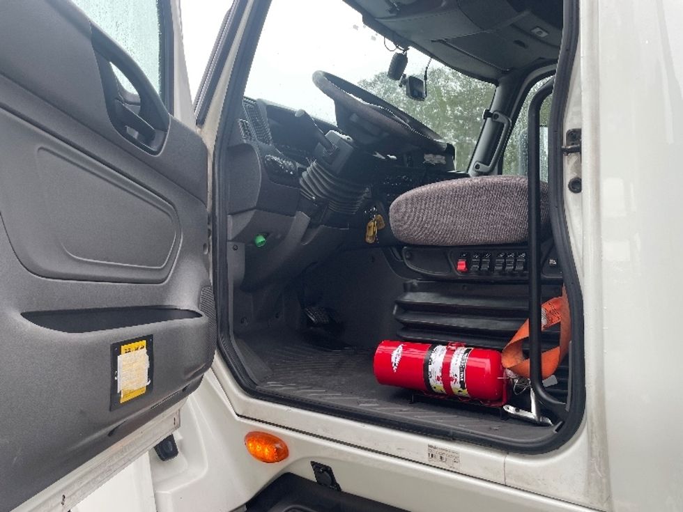 Sleeper Tractor-Heavy Duty Tractors-International-2023-LT625-Jacksonville-FL-624,832\n\t\tmiles-$ 44,000 - Image 9